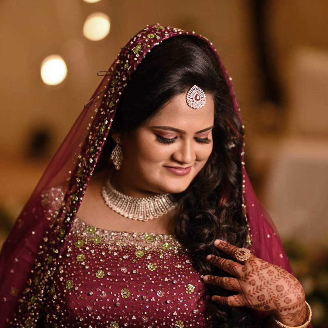 Bride @nikhitaaaa looked resplendent in neutral tone bridal lehenga with  minimal diamond jewellery and pink chuda. Played with pinks and ... |  Instagram